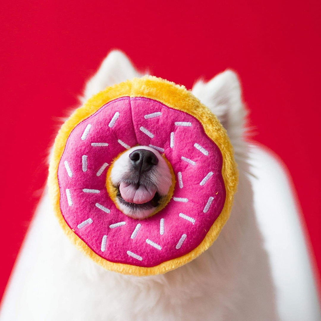 ZIPPY PAWS Pluszowy Donut dla psa - truskawkowy