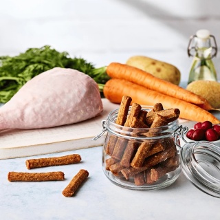 Naturo Treats STICKS Indyk z żurawiną i marchewką - paluszki mięsne dla psa 70 g