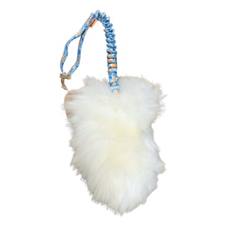 Woolie Whillie – szarpak z futrem owcy dla psa – niebieskie wiewiórki – M